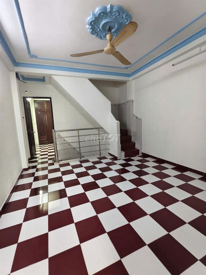 Góc Minh Phụng-Xóm Đất P8 Q11- 4,5x18m-4 tầng 5PN 4WC- Giá 21tr/th