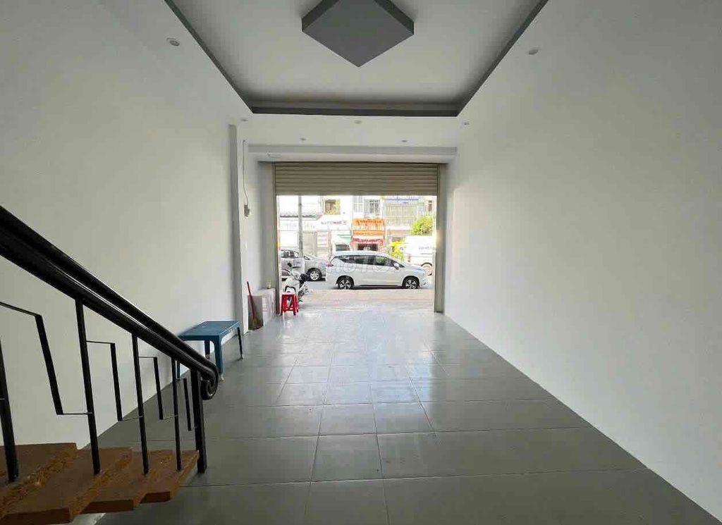 MT Lạc Long Quân P5 Q11-4,5x18m-5 tầng 6PN 4WC- giá 30tr/th
