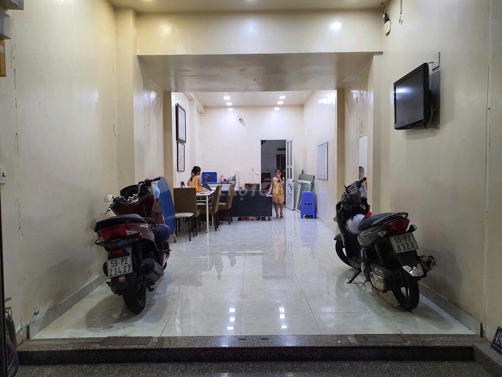 HXH Nguyễn Tri Phương P9 Q10-4x17m-3 tầng 2PN 3WC-Giá 20tr/th