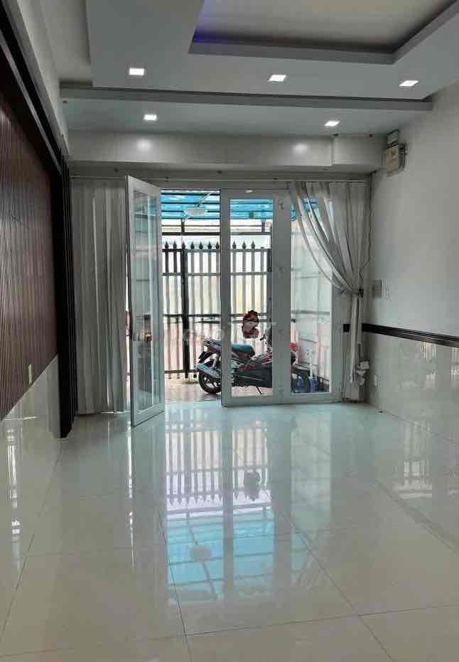 MT Tam Đảo P15 Q10- 4,5x18m-trệt 3 lầu 6PN 5WC-giá 35tr/th