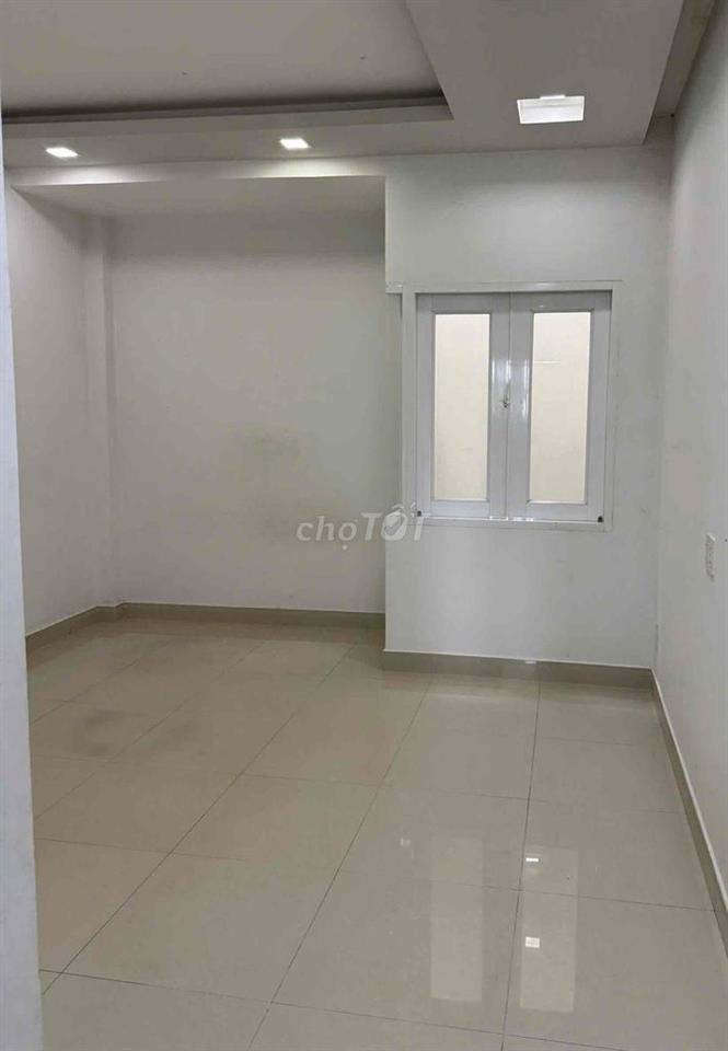 MT Tam Đảo P15 Q10- 4,5x18m-trệt 3 lầu 6PN 5WC-giá 35tr/th