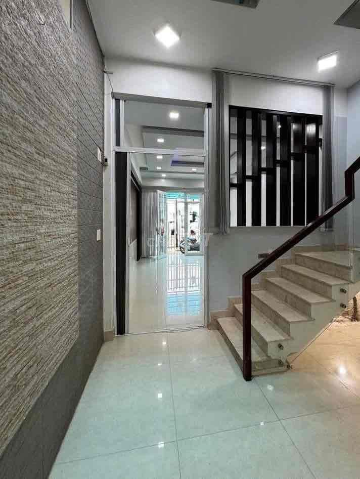 MT Tam Đảo P15 Q10- 4,5x18m-trệt 3 lầu 6PN 5WC-giá 35tr/th