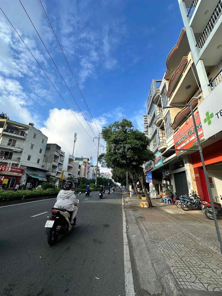 MT Lạc Long Quân P5 Q11-10x15m- 2 tầng 2PN suốt 3WC-giá 42tr
