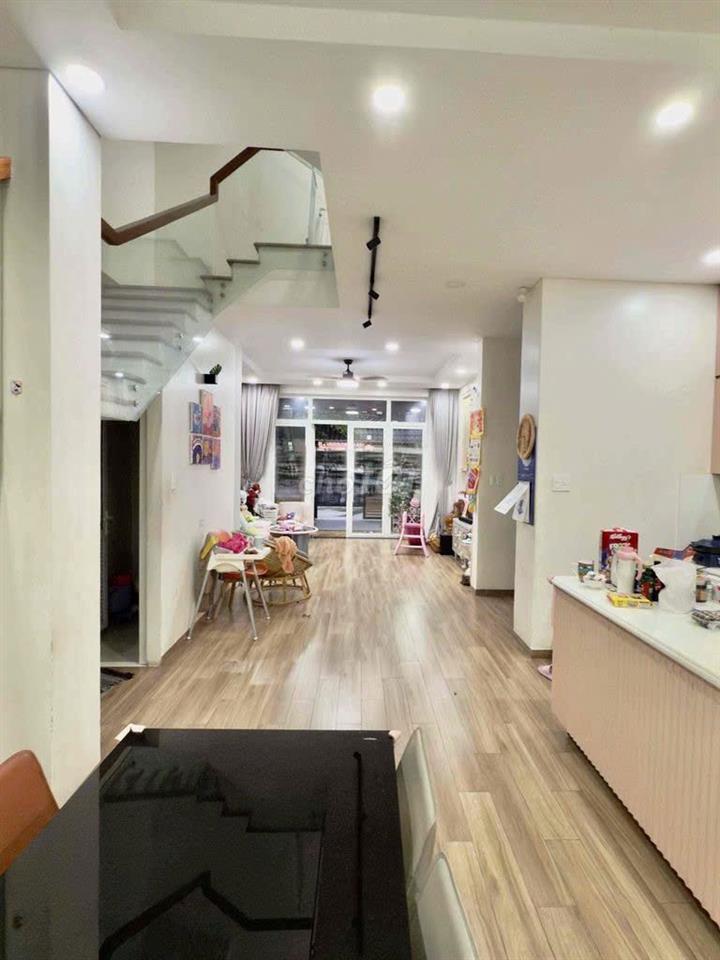 CHO THUÊ NHÀ NGUYÊN CĂN HẺM XE HƠI SƯ VẠN HẠNH - 4X20M - 18 Triệu .