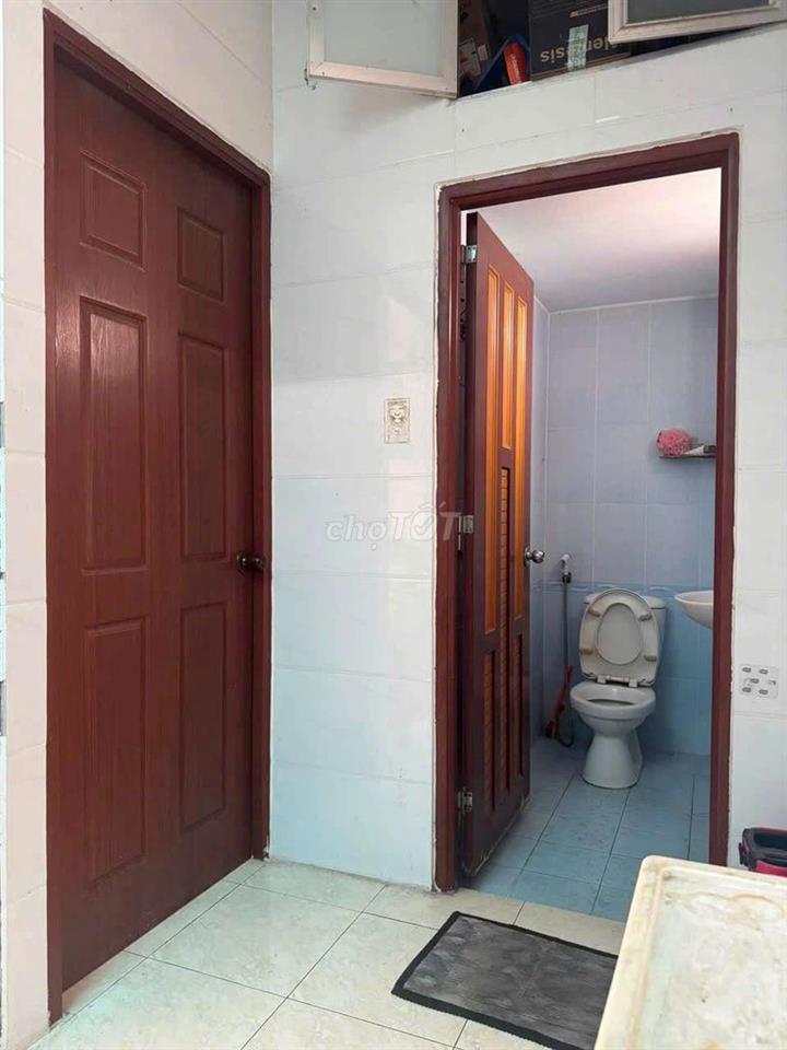 CHO THUÊ NHÀ HẺM XE TẢI LÝ THƯỜNG KIỆT , Q11 - 6x12m - 18 TRIỆU