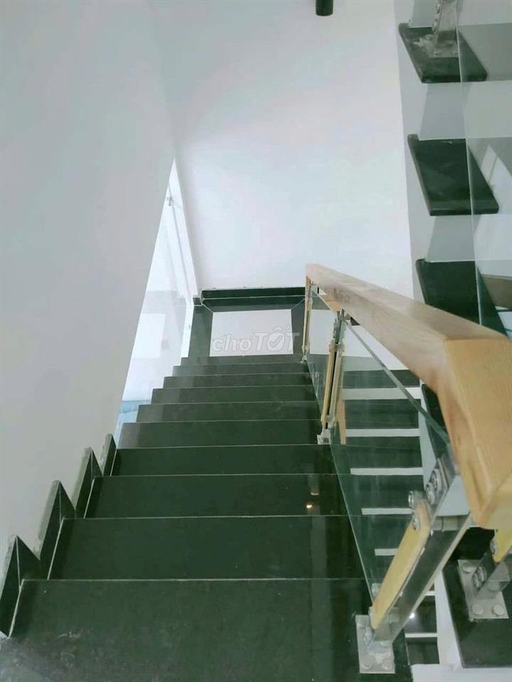 Cần cho thuê nhà HXH 68/2B Đồng Nai P.15 Q.10