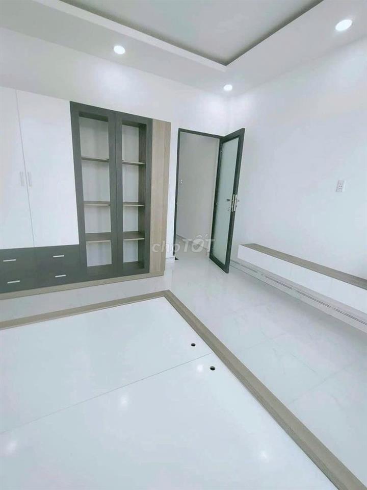 Cần cho thuê nhà HXH 68/2B Đồng Nai P.15 Q.10