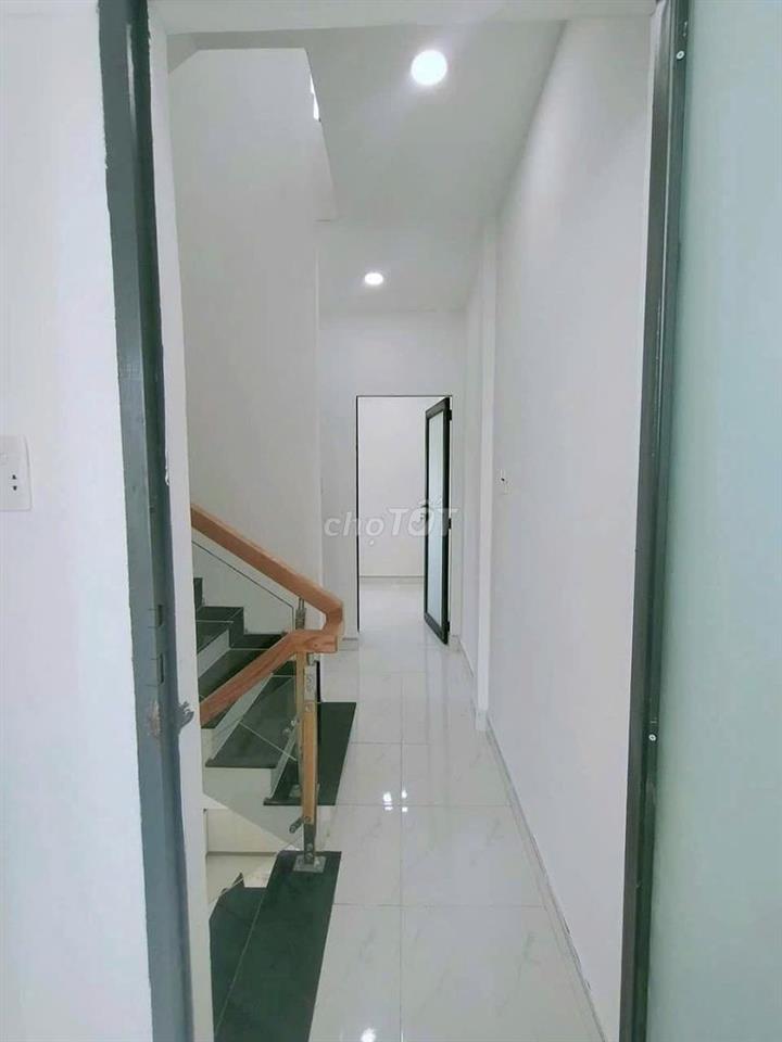 Cần cho thuê nhà HXH 68/2B Đồng Nai P.15 Q.10