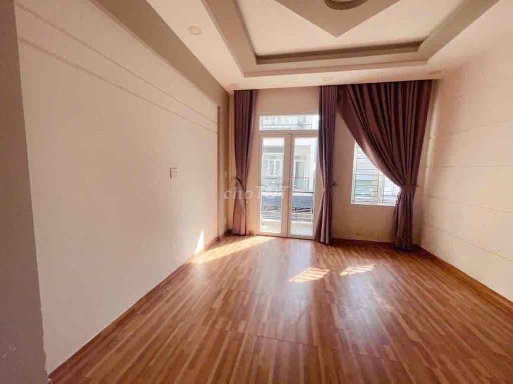 cho thuê nhà Lê Hồng Phong Q10, gần vòng xoay lý thái tổ. 5PN