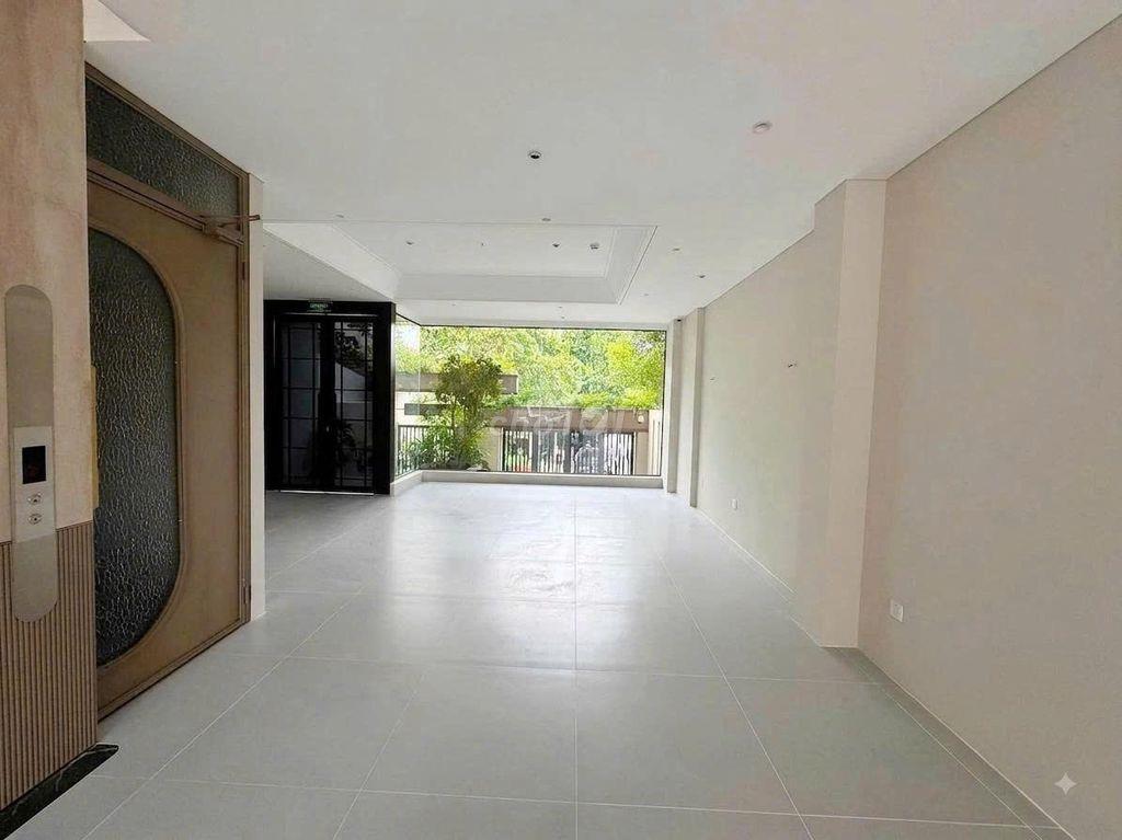 TÒA NHÀ KHU VIP - Lê Văn Sỹ, P.13, Q.3 - Hầm Xe, Thang Máy, Sàn suốt 