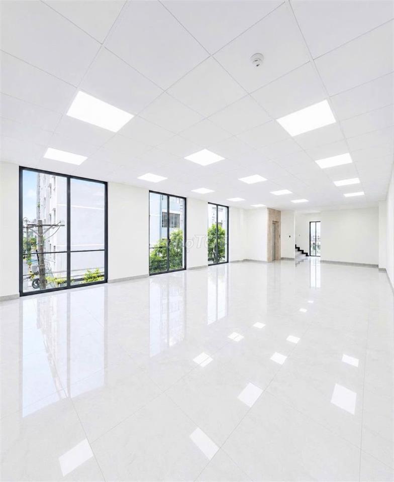 CĂN GÓC ĐƯỜNG HOA -  Hoa Phượng, P.2, PN - Có hầm, TM, DTSD 500m2