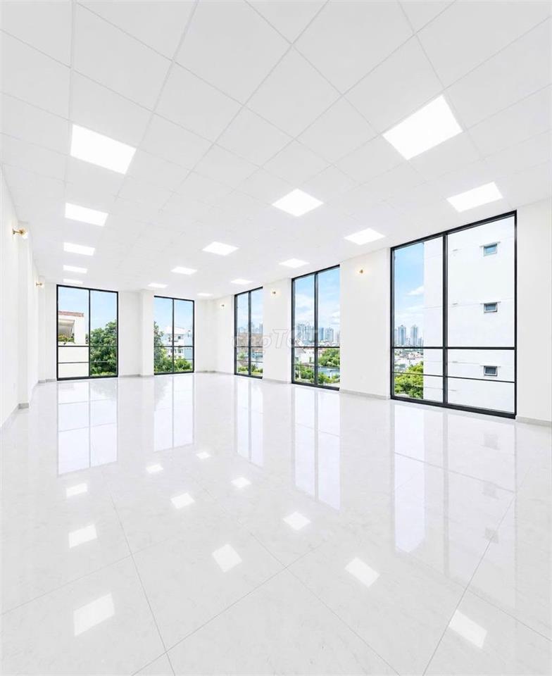 CĂN GÓC ĐƯỜNG HOA -  Hoa Phượng, P.2, PN - Có hầm, TM, DTSD 500m2
