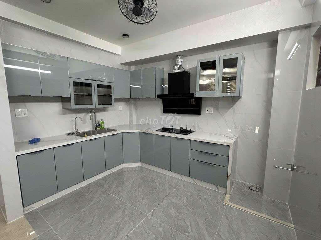 Q11- Mặt tiền - Hàn hải nguyên - 5 tầng - 4*12 - giá thuê 30 triệu TL
