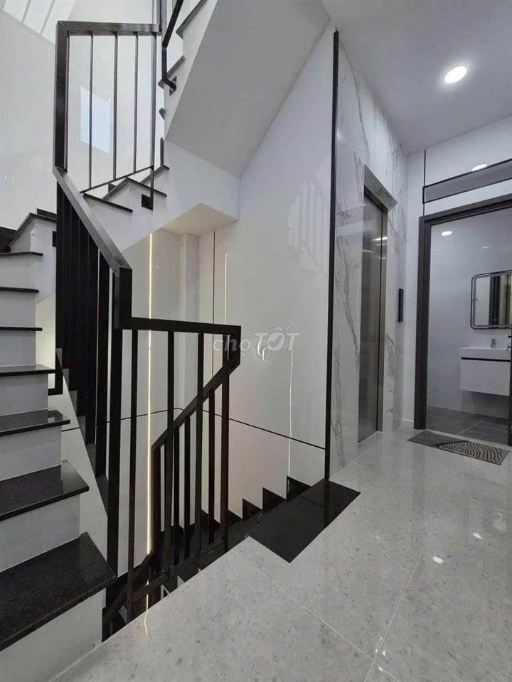 Nhà mới xây đẹp 4 tầng cần bán - DTS 130m - giá 8,2 tỷ TL