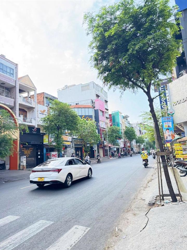 Cho thuê nhà MT đường Sư Vạn Hạnh. P12. Q10 6 Lầu TM