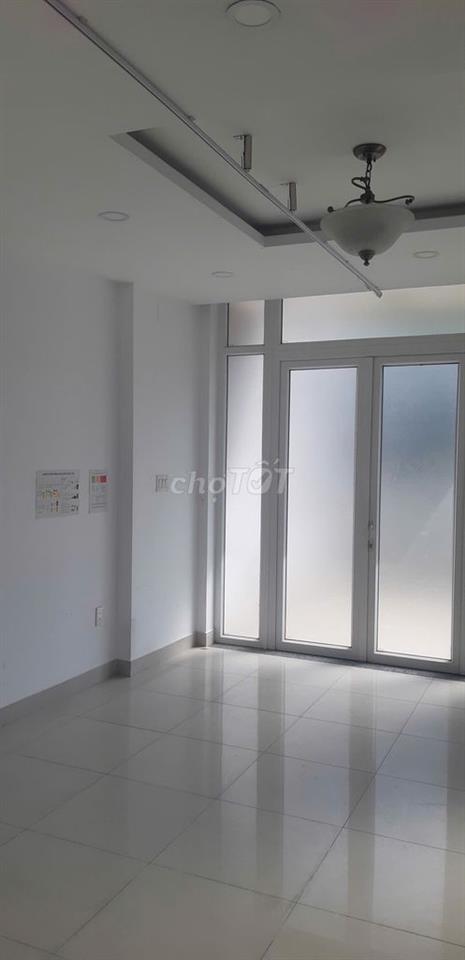 Cho thuê nhà mặt tiền đường Thành Thái - Trung tâm Q10 cũ