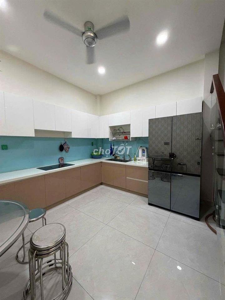 Cho Thuê Nhà, HBG, 178// Phan Đăng Lưu, 4PN, 4Tầng, P.3, Q.Phú Nhuận. 