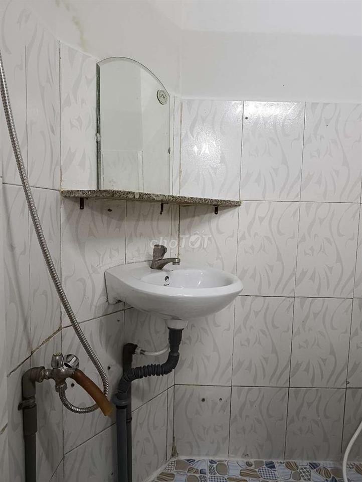 nhà sạch sẻ 2 lầu 2 phòng ngủ 