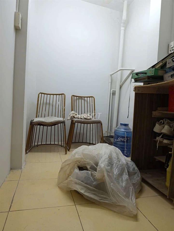 nhà sạch sẻ 2 lầu 2 phòng ngủ 