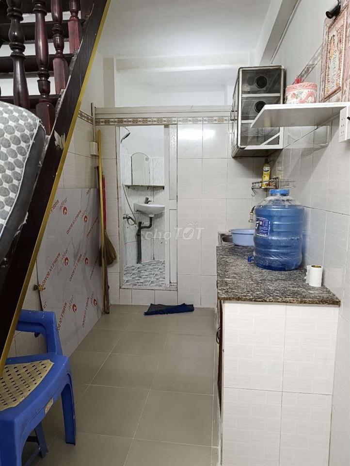 nhà sạch sẻ 2 lầu 2 phòng ngủ 