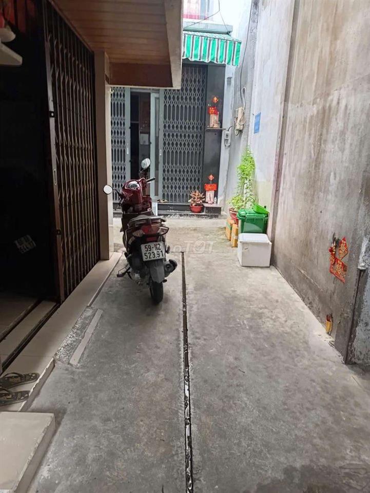 nhà sạch sẻ 2 lầu 2 phòng ngủ 