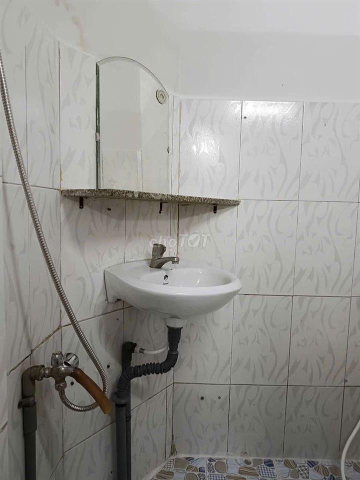nhà sạch sẻ 2 lầu 2 phòng ngủ 