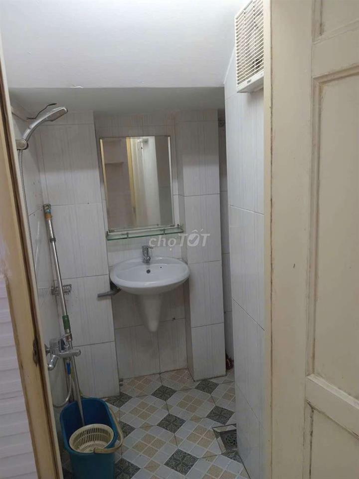 nhà sạch sẻ vô ở liền cho thuê 6 tháng 