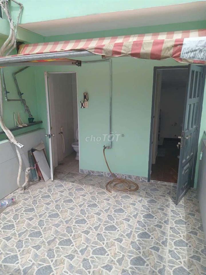 nhà sạch sẻ vô ở liền cho thuê 6 tháng 