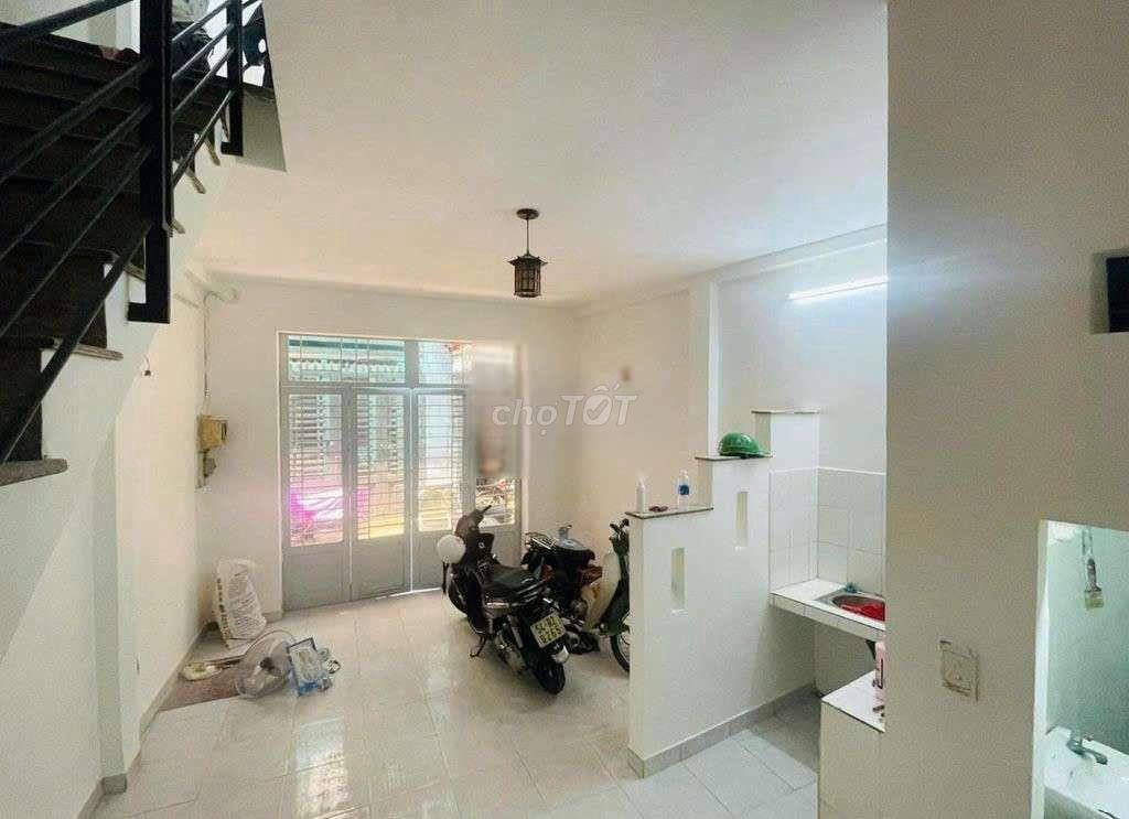 nhà đẹp mới sữa chữa lại mới vô ở liền 