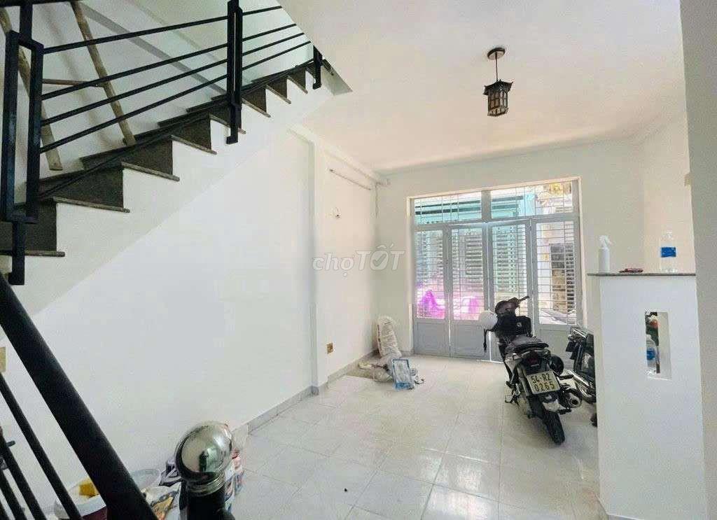 nhà đẹp mới sữa chữa lại mới vô ở liền 