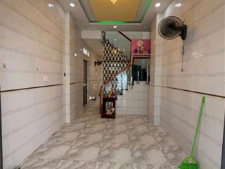 nhà đẹp căn gốc có 1 máy lạnh vô ở liền nhà trống 