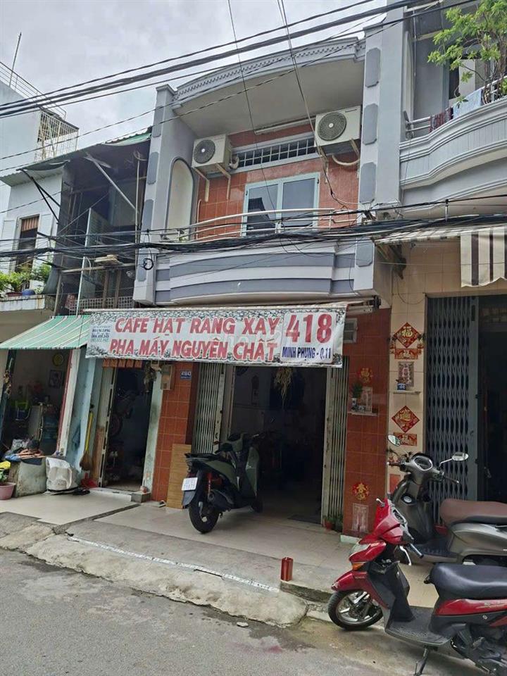 mặt tiền khu vực sầm uất đường 8m c tay nơ vào đc 