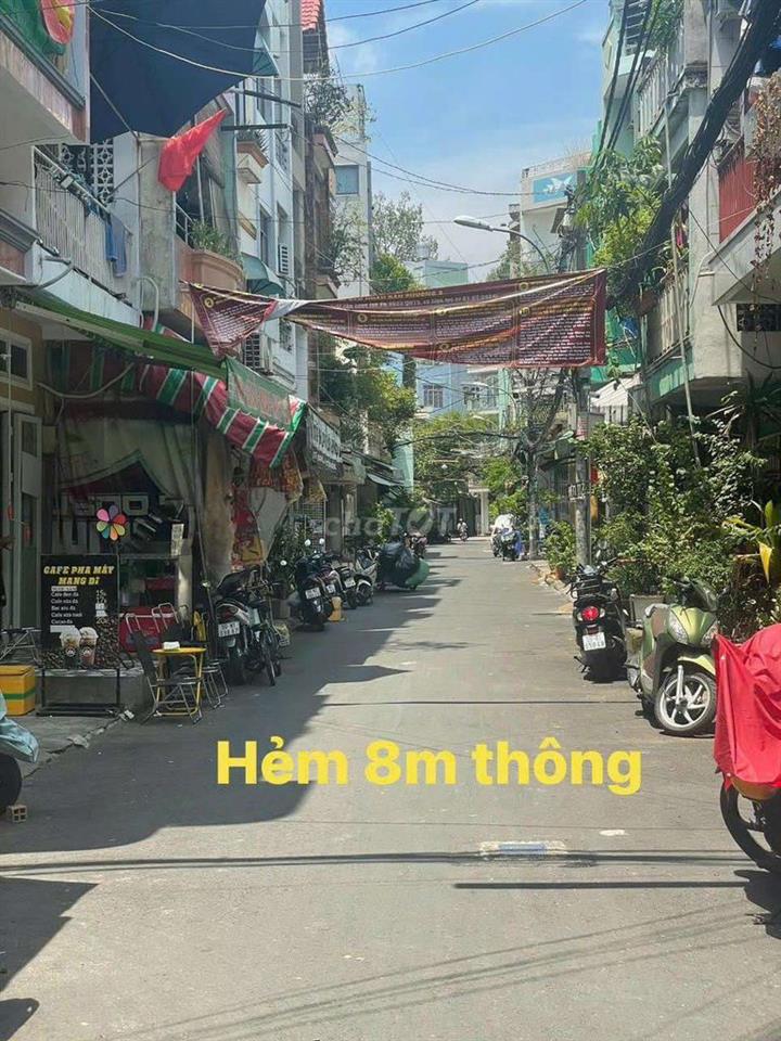 mặt tiền khu vực sầm uất đường 8m c tay nơ vào đc 