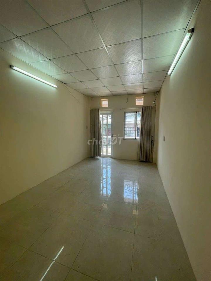 mặt tiền khu vực sầm uất đường 8m c tay nơ vào đc 
