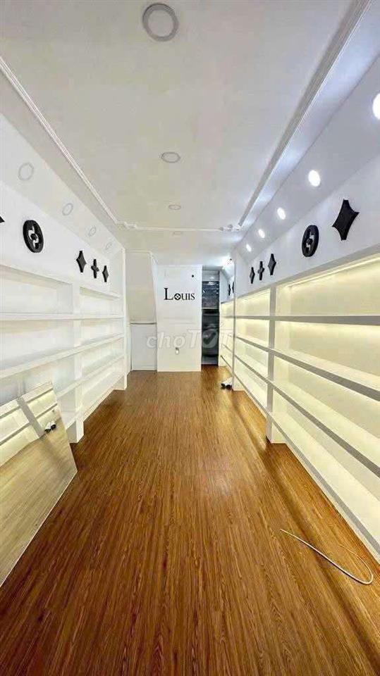 mặt tiền đường lớn khu vực sầm uất ở đường hàn Hải Nguyên p2 q11
