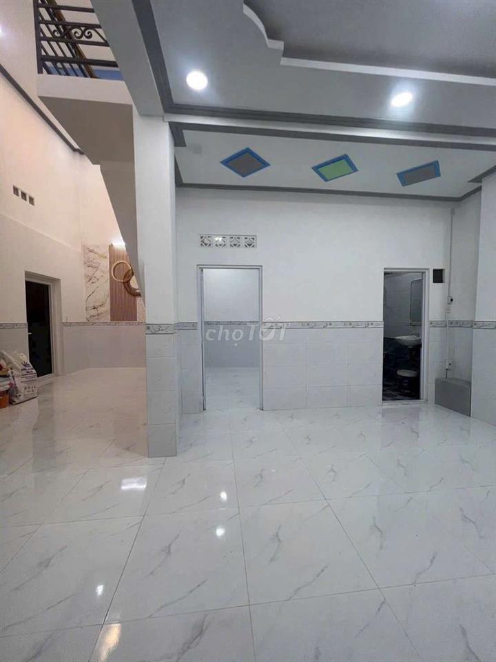 nhà đẹp 3 phòng ngủ 2 lầu wa rẻ vô ở liền nhà mới 