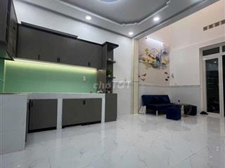 nhà đẹp 3 phòng ngủ 2 lầu wa rẻ vô ở liền nhà mới 