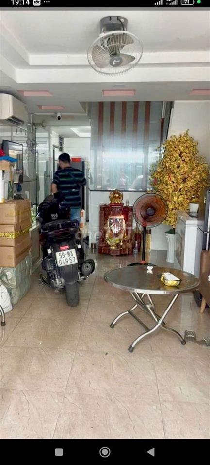 nhà căn gốc 4 phòng ngủ có 2 máy lạnh năng lượng mặt trời 