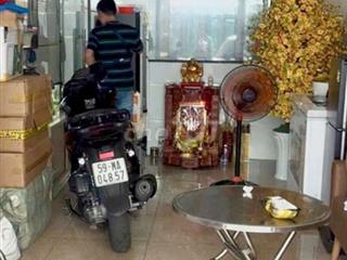 nhà căn gốc 4 phòng ngủ có 2 máy lạnh năng lượng mặt trời 