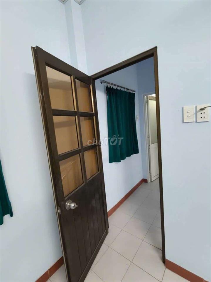 nhà 2 lầu đúc 3 phòng ngủ 2vs nhà ảnh thật mới sữa lại mới 