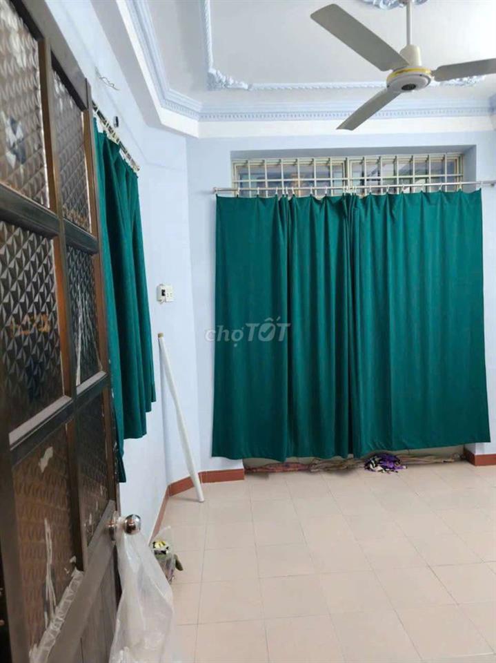 nhà 2 lầu đúc 3 phòng ngủ 2vs nhà ảnh thật mới sữa lại mới 