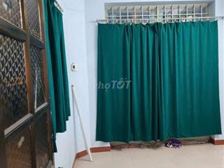 nhà 2 lầu đúc 3 phòng ngủ 2vs nhà ảnh thật mới sữa lại mới 