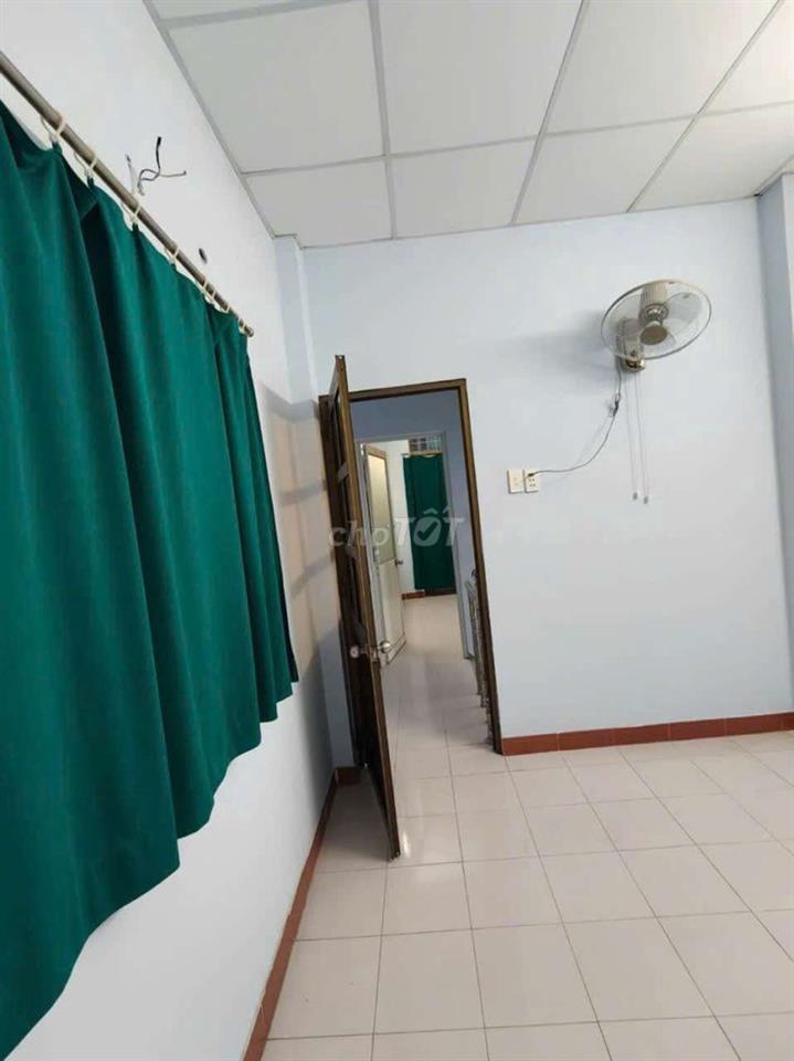 nhà 2 lầu đúc 3 phòng ngủ 2vs nhà ảnh thật mới sữa lại mới 