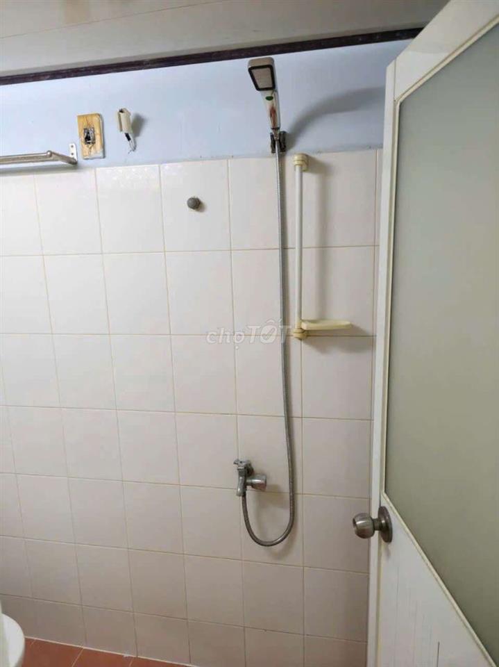 nhà 2 lầu đúc 3 phòng ngủ 2vs nhà ảnh thật mới sữa lại mới 