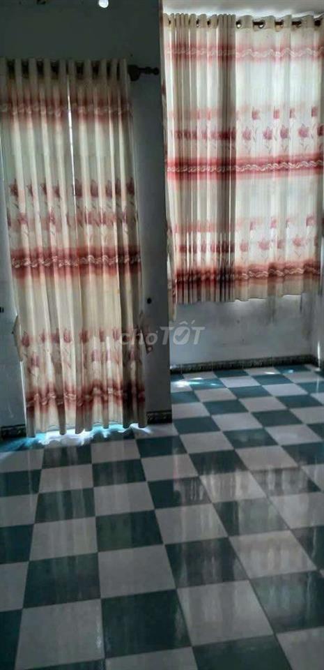 nhà siêu rẻ 2 lầu 2p,3vs có st nhà đang sữa mới lại 