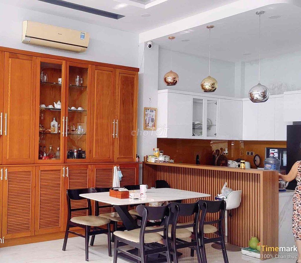 Cần bán gấp biệt thự nhà phố hẻm 1805 Huỳnh Tấn Phát