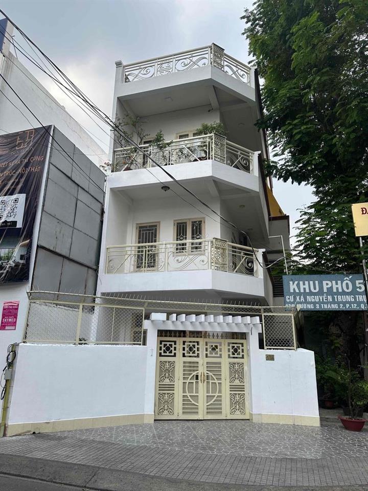 Nhà phố 3 mặt tiền, 1 trệt, 1 lầu đường 3/2 P. 12 Q.10