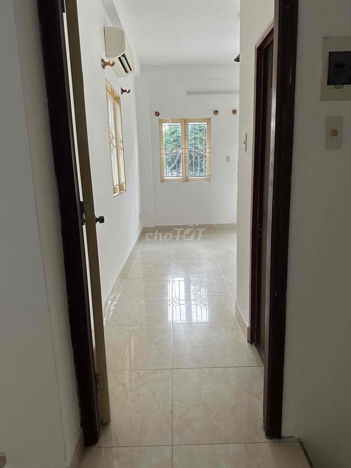 Nhà phố 3 mặt tiền, 1 trệt, 1 lầu đường 3/2 P. 12 Q.10