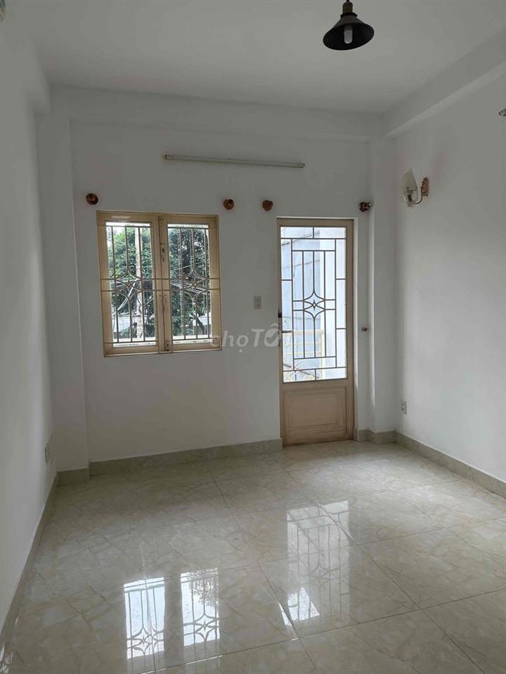 Nhà phố 3 mặt tiền, 1 trệt, 1 lầu đường 3/2 P. 12 Q.10