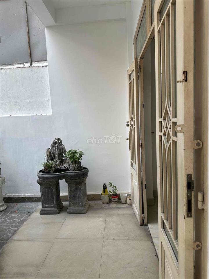 Nhà phố 3 mặt tiền, 1 trệt, 1 lầu đường 3/2 P. 12 Q.10
